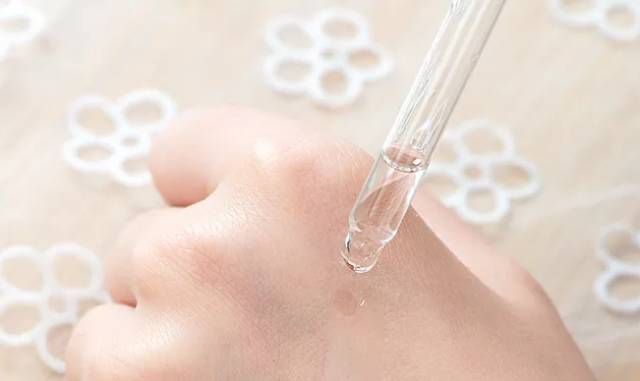 滴管式护肤品使用手册 精准护肤，焕活肌肤新活力